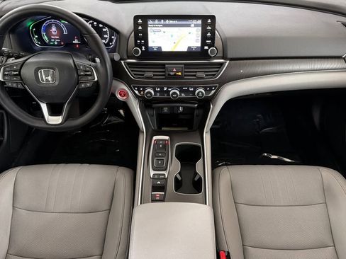 Used 2020 Honda Accord Touring image 3