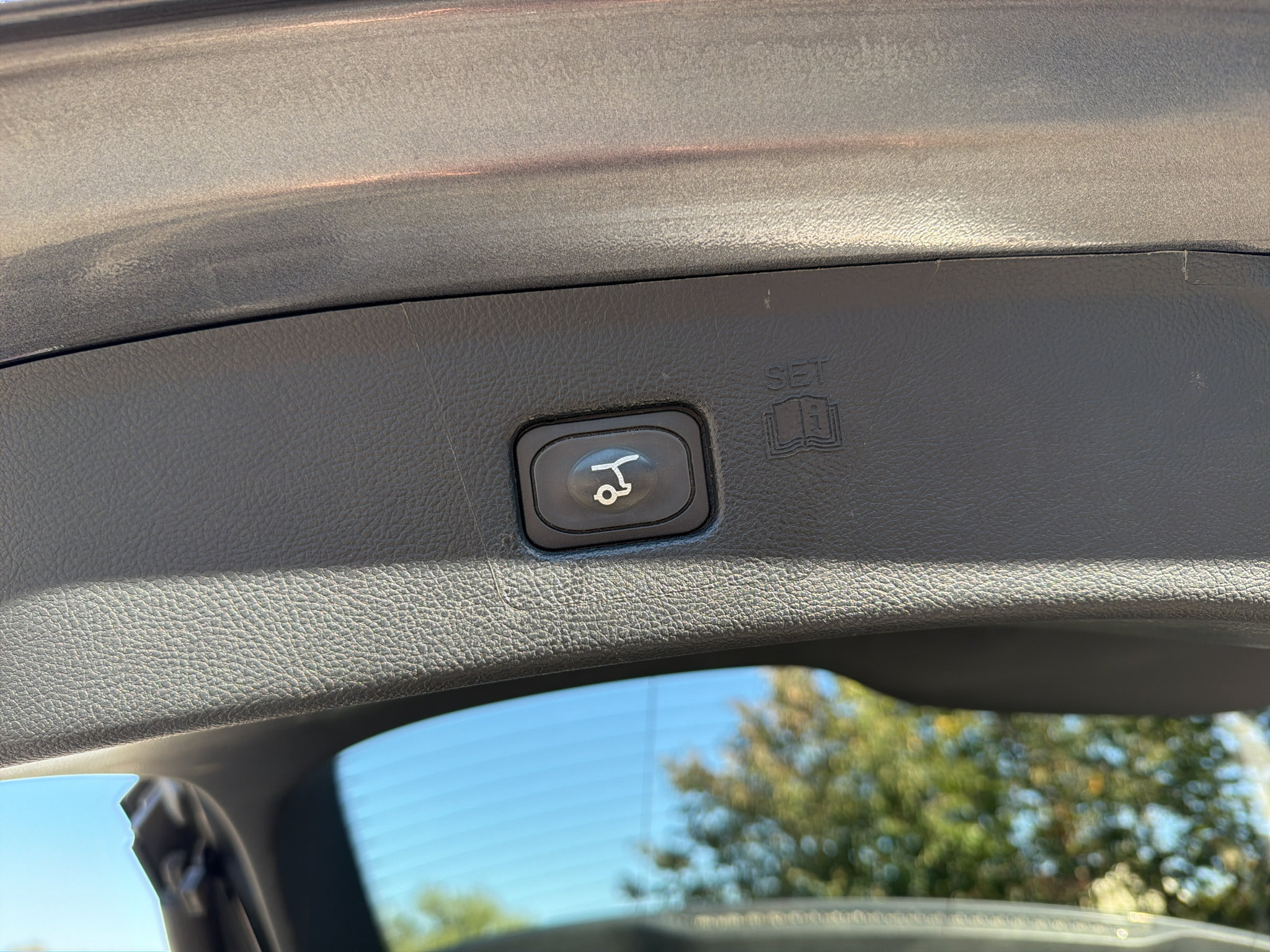 Used 2020 Ford Edge Titanium FWD image 34
