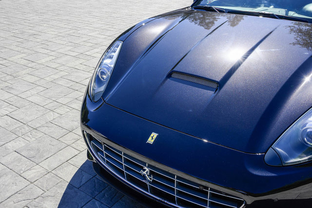 Used 2013 Ferrari California RWD image 90