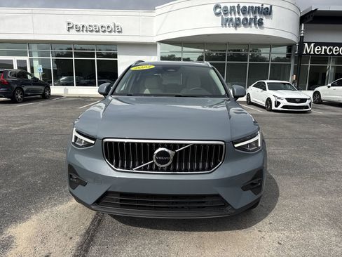 Used 2023 Volvo XC40 B5 Plus image 8
