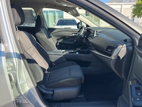 Used 2025 Nissan Rogue SV FWD image 14