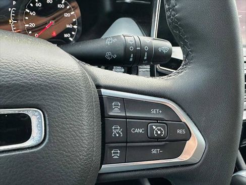 Used 2024 Jeep Compass Limited image 34