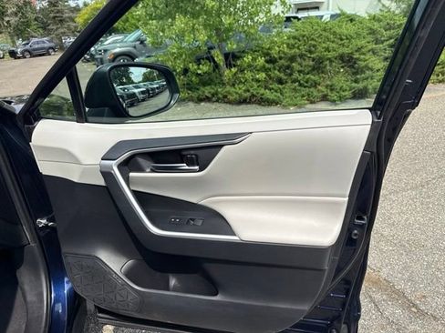 Used 2019 Toyota RAV4 XLE w/ Carpet Mat Package AWD/4WD image 35