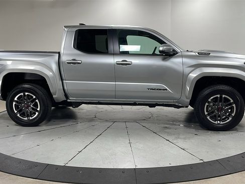 Used 2025 Toyota Tacoma TRD Sport image 6