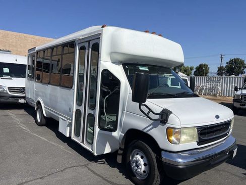 Used 2002 Ford E-450 and Econoline 450 RWD image 2