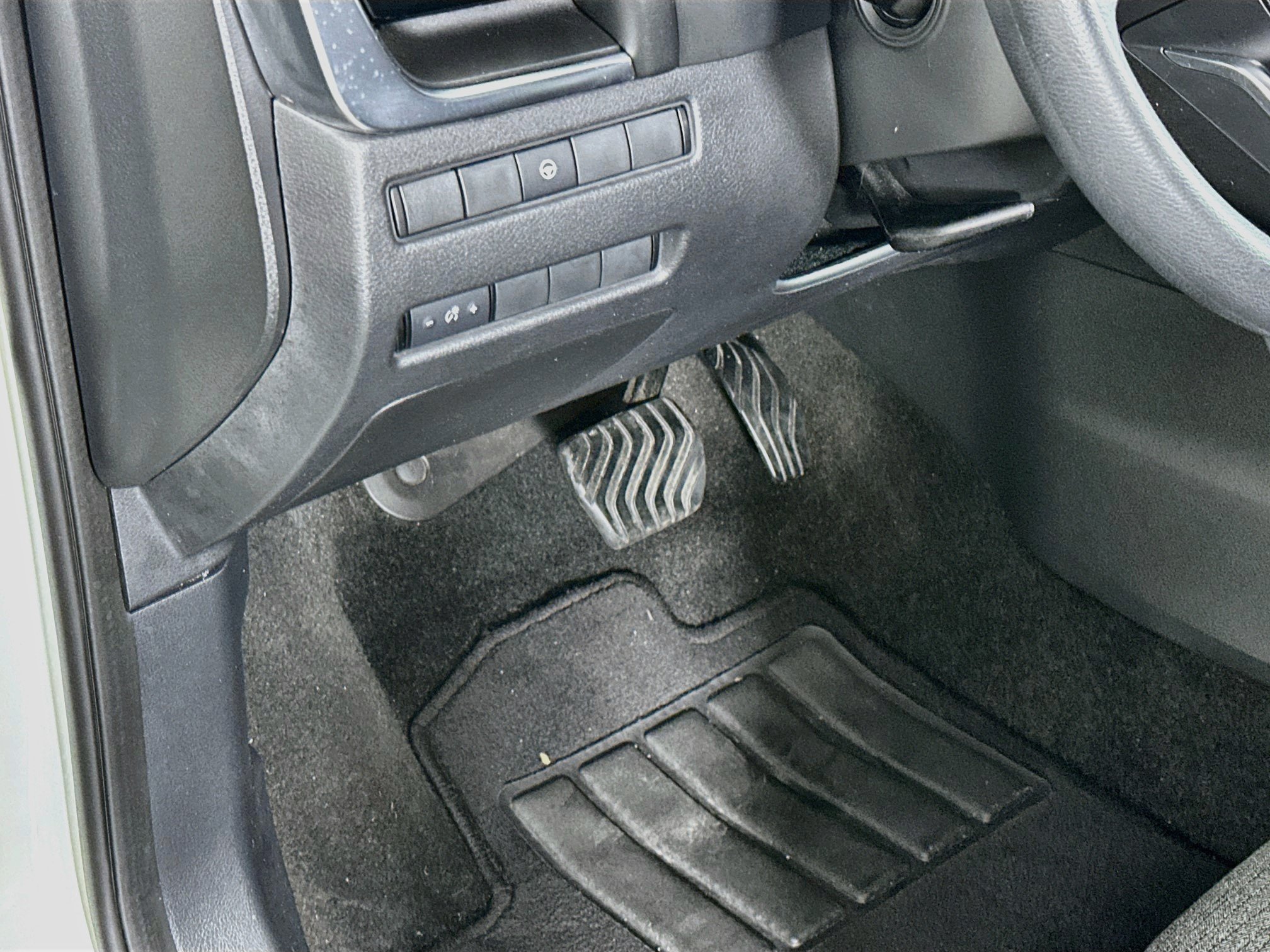 Used 2021 Nissan Rogue SV FWD image 17