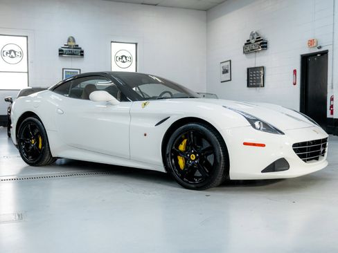 Used 2016 Ferrari California T image 13