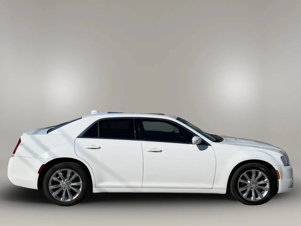 Used 2016 Chrysler 300 Limited AWD/4WD image 10