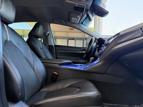 Used 2019 Toyota Camry XSE image 17