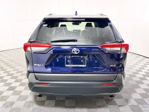 Used 2022 Toyota RAV4 XLE Premium FWD image 4