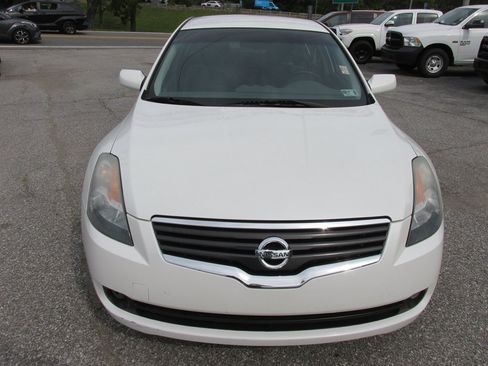 Used 2009 Nissan Altima 2.5 S w/ Emergency Aid Pkg FWD image 2
