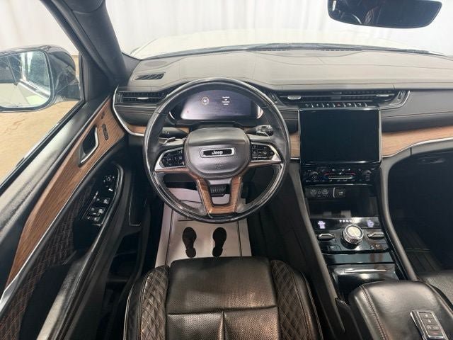 Used 2021 Jeep Grand Cherokee L Summit w/ Luxury Tech Group V AWD/4WD image 13