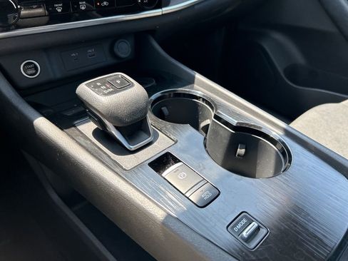 Used 2023 Nissan Rogue S image 29