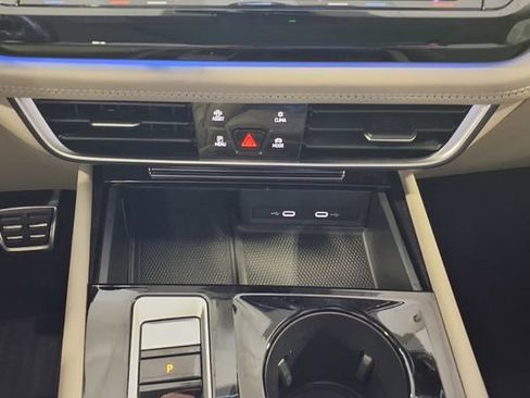 Used 2024 Volkswagen Atlas SEL Premium R-Line image 26