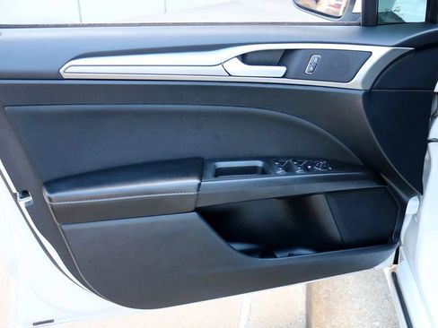Used 2020 Ford Fusion SE FWD image 15