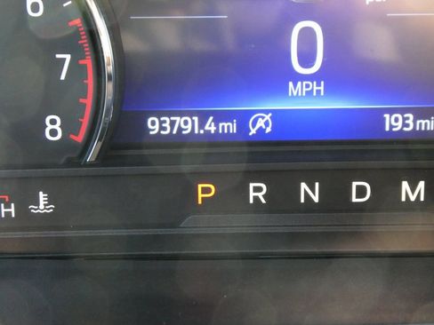 Used 2020 Ford Explorer XLT image 35