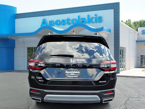 New 2025 Honda Pilot Touring image 4