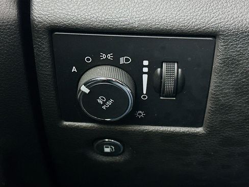 Used 2019 Jeep Grand Cherokee Overland image 16