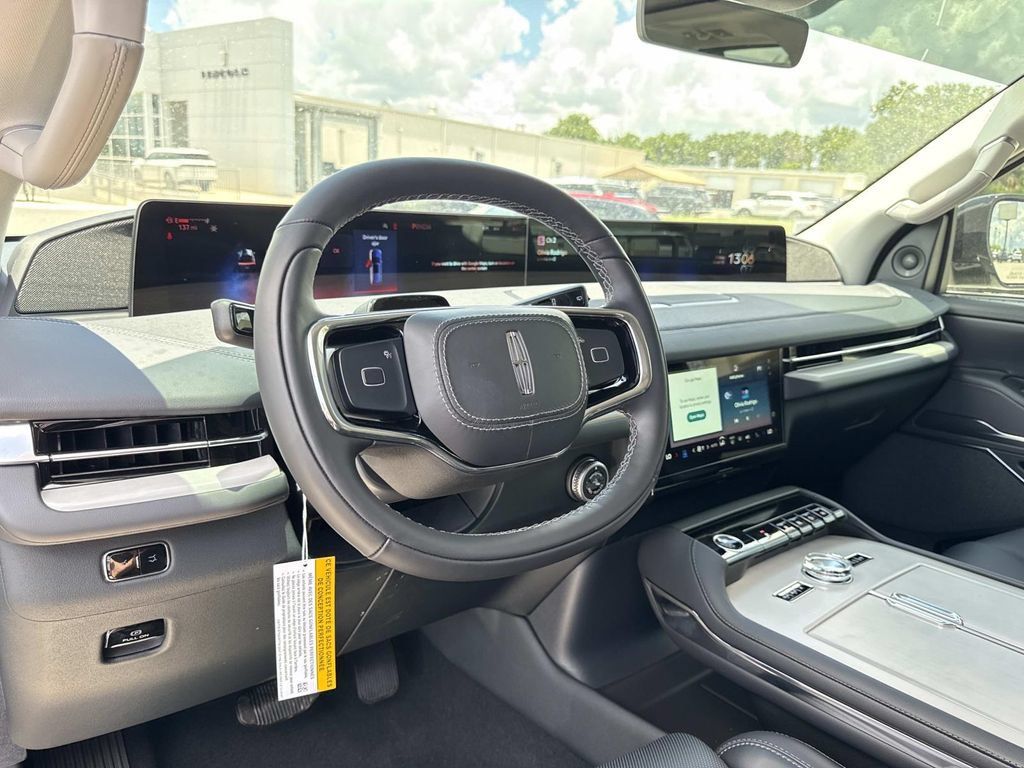 New 2026 Lincoln Navigator Reserve AWD/4WD image 36