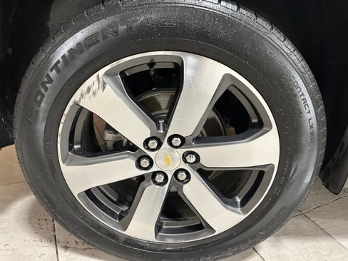 Used 2020 Chevrolet Traverse LT w/ LT Premium Package FWD image 11