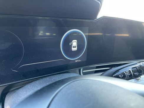 Used 2024 Hyundai Elantra Limited image 2