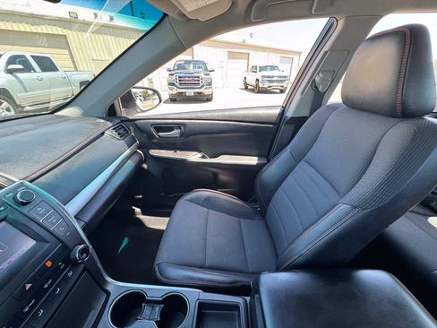 Used 2017 Toyota Camry SE FWD image 30