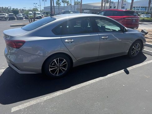 Used 2022 Kia Forte LXS image 2