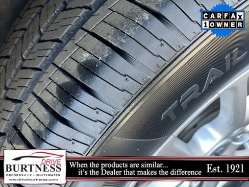 Used 2024 Chrysler Pacifica Touring-L image 13