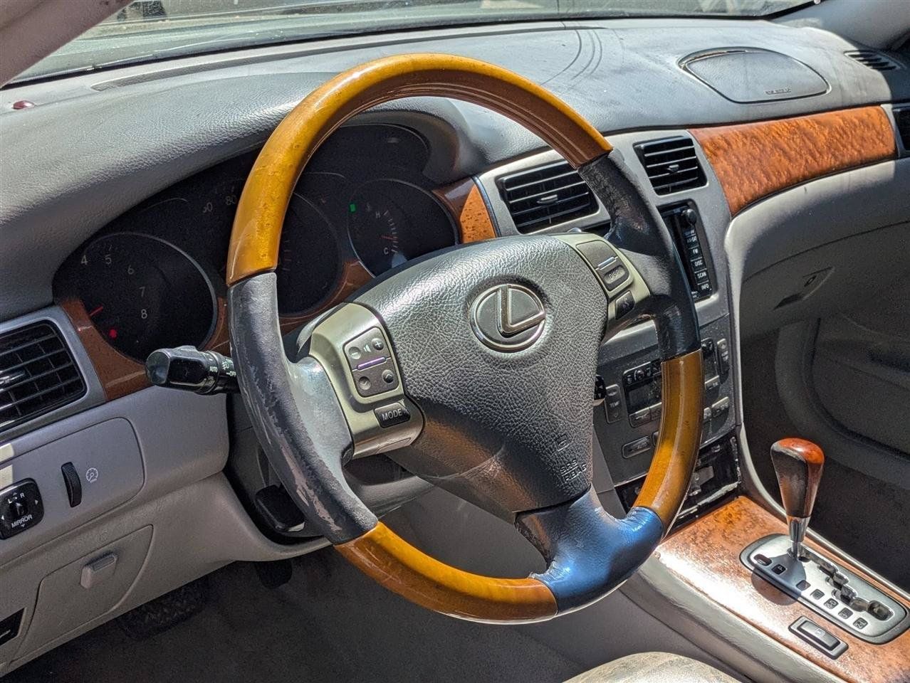 Used 2005 Lexus ES 330 FWD image 15