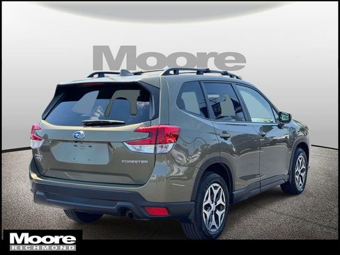 Used 2023 Subaru Forester Premium AWD/4WD image 2