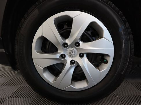 Used 2023 Toyota RAV4 LE image 32