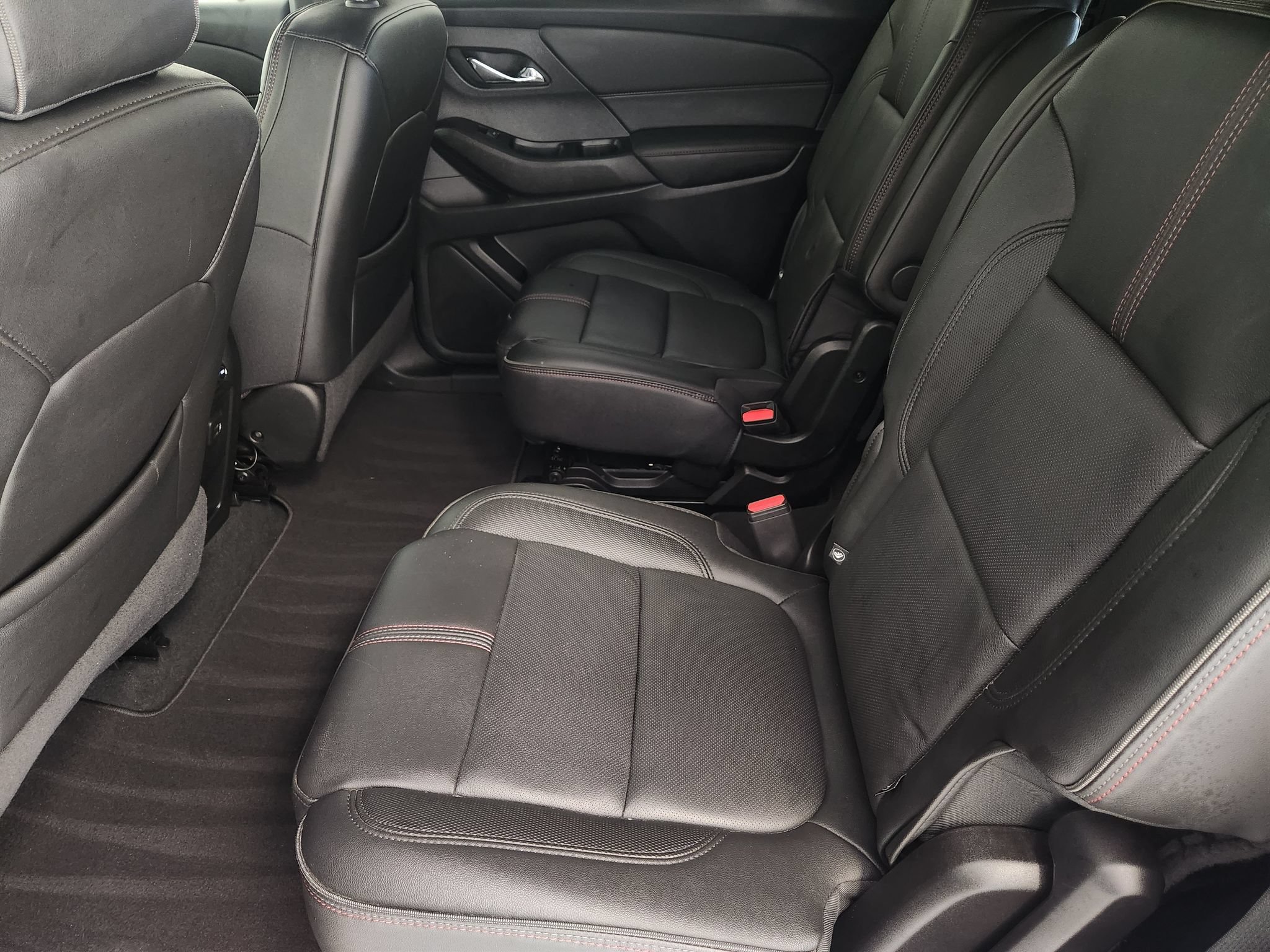 Used 2024 Chevrolet Traverse RS FWD image 33