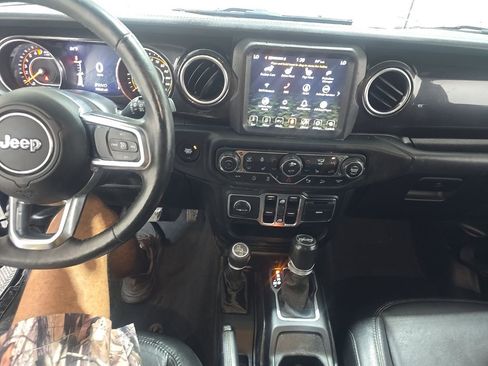 Used 2020 Jeep Wrangler Unlimited Sahara AWD/4WD image 9
