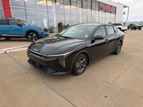 Used 2025 Kia K4 FWD image 1