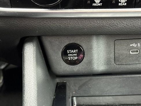 Used 2025 Nissan Rogue SV image 31