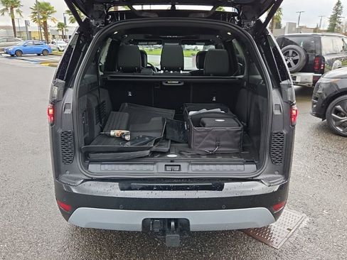 New 2026 Land Rover Discovery Limited Edition AWD/4WD image 16