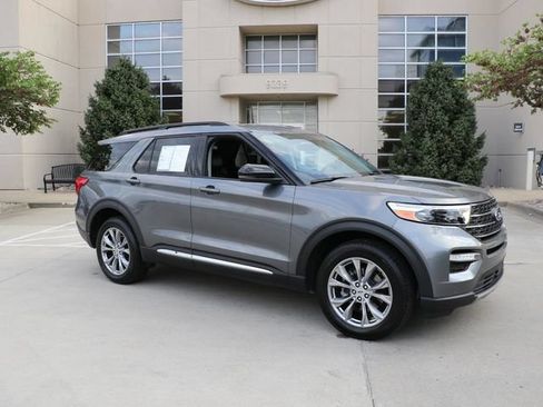 Certified 2024 Ford Explorer XLT w/ Equipment Group 202A AWD/4WD image 1