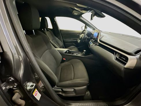 Used 2019 Toyota C-HR XLE FWD image 31
