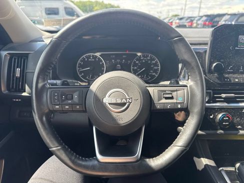 Used 2023 Nissan Pathfinder SL AWD/4WD image 20