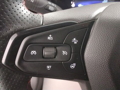 Used 2024 Chevrolet Trax RS w/ Sunroof Package image 36