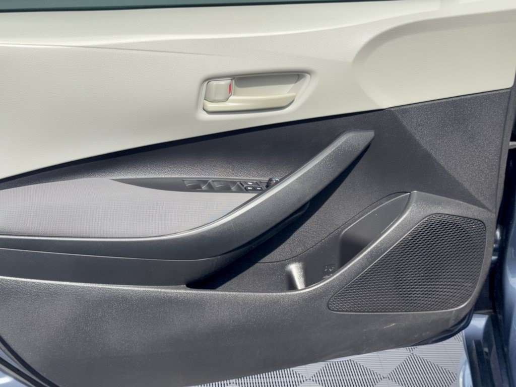Used 2022 Toyota Corolla LE FWD image 14