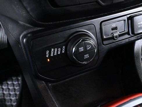 Used 2019 Jeep Renegade Trailhawk AWD/4WD image 18