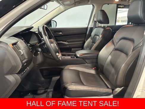 Used 2023 Nissan Pathfinder SL w/ Black Appearance Package AWD/4WD image 11