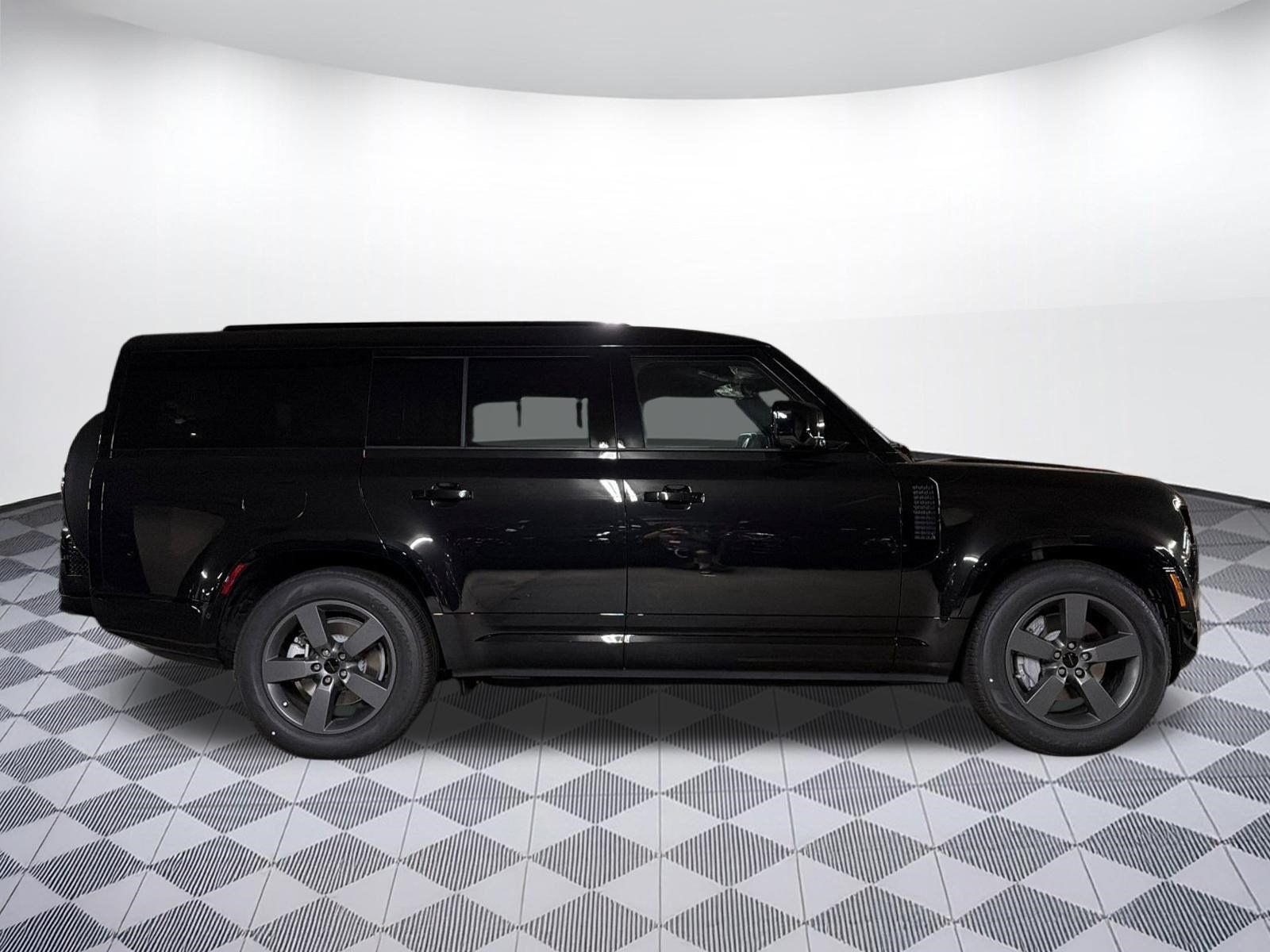 New 2026 Land Rover Defender 130 X-Dynamic SE AWD/4WD image 7