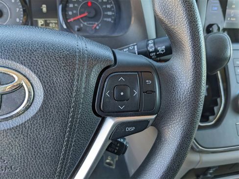 Used 2016 Toyota Sienna L image 30