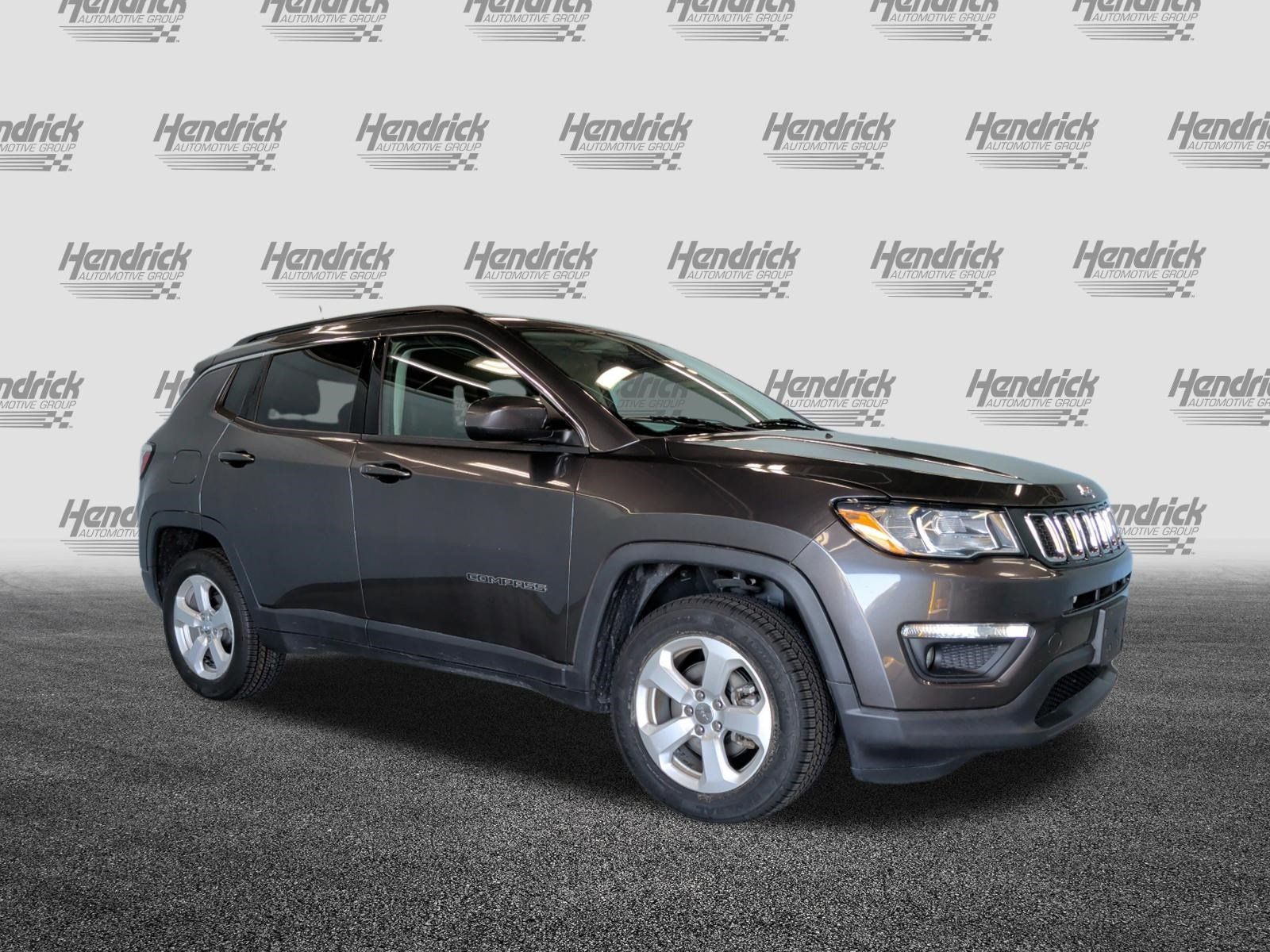 Used 2019 Jeep Compass Latitude w/ Cold Weather Group AWD/4WD image 2