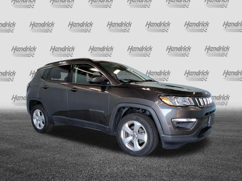 Used 2019 Jeep Compass Latitude w/ Cold Weather Group AWD/4WD image 2