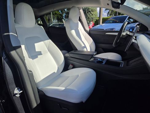 Used 2024 Tesla Model Y Long Range image 16