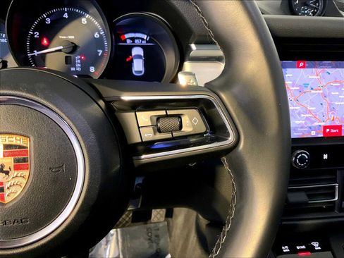 Certified 2023 Porsche Macan AWD/4WD image 28