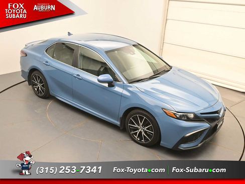 Used 2024 Toyota Camry SE w/ Cold Weather Package FWD image 32